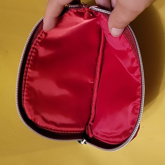 Red makeup bag - Picture 3 of 3